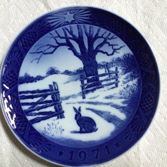Royal Copenhagen Christmas Collector Plate 1971 Hare in winter - Picture 1 of 3